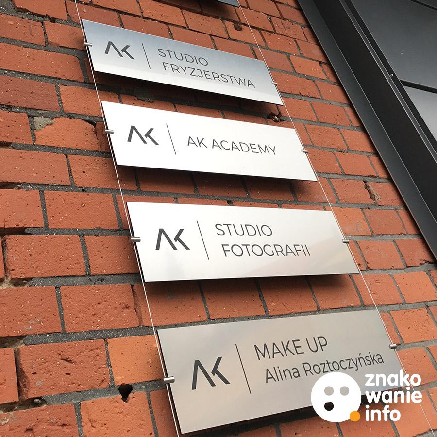 system linkowy na cegle ak 2 System linkowy z tabliczkami grawerowanymi z laminatu