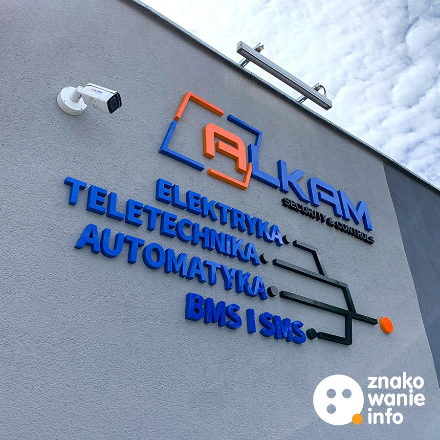 Szyld Aklam na siedzibie budynku Logotyp i liternictwo ze styroduru i plexiglass