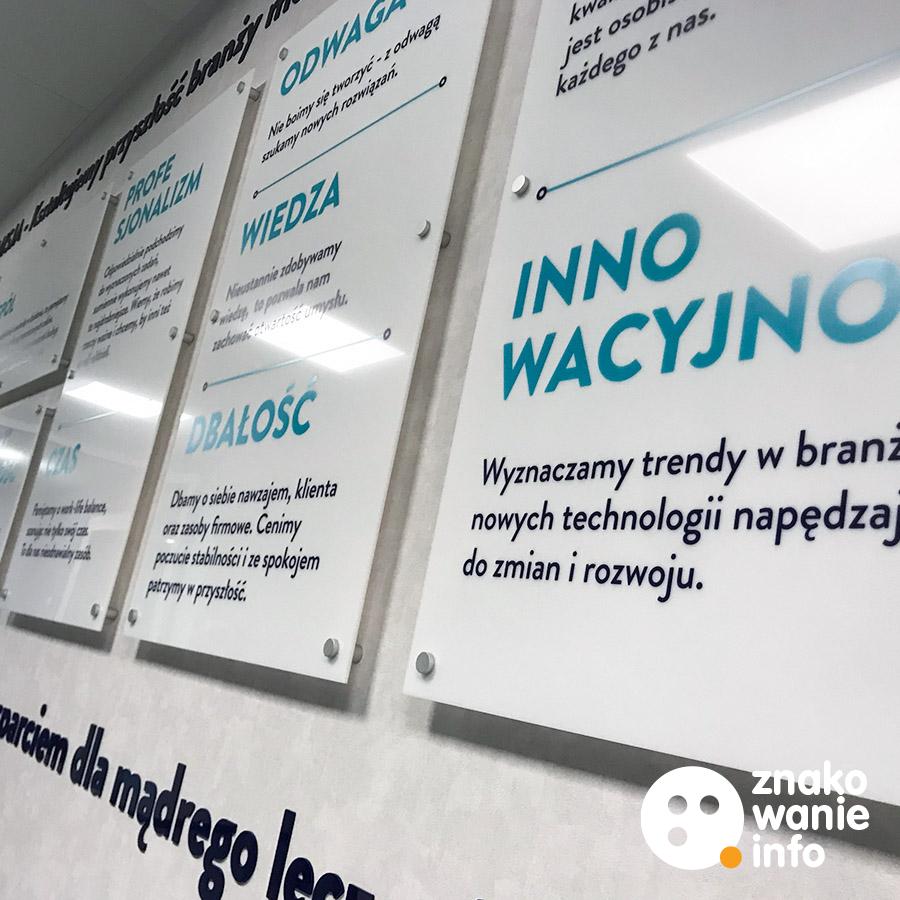 Tablica informacyjna Lideo Tablice ekspozycyjne z plexi drukowanej bezpośrednio uv led