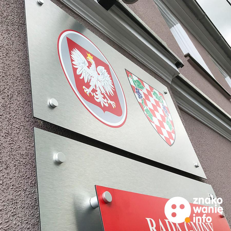 tablice inf.5 System oznakowania z płyt kompozytowych na kołkach dystansowych i tabliczkami drukowanymi uv led