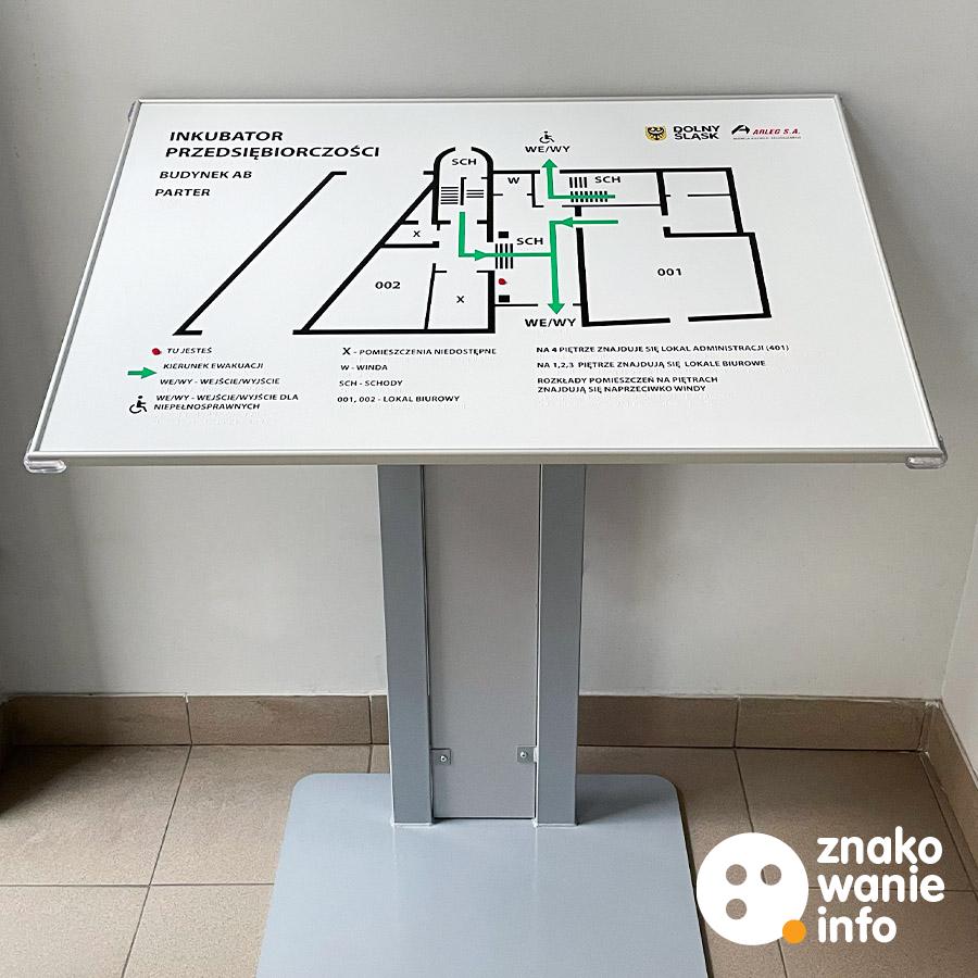 tyflomapa z alfabetem brajla i wypukłą grafiką tyflomapa z alfabetem brajla i wypukłą grafiką