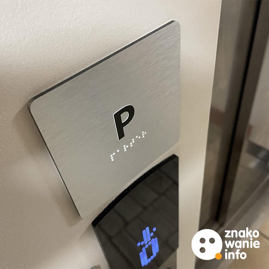 tabliczki informacyjne z alfabetem brajla przy windzie tabliczki informacyjne z alfabetem brajla przy windzie