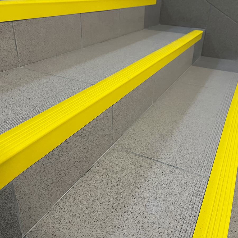 nakładki na schody z płytek pvc zółte nakładki na schody z płytek pvc zółte