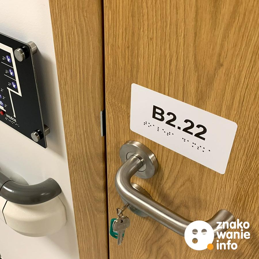 BIAŁE NAKLEJKI TYFLOGRAFICZNE NADKLAMOWE BIAŁE NAKLEJKI TYFLOGRAFICZNE NADKLAMOWE