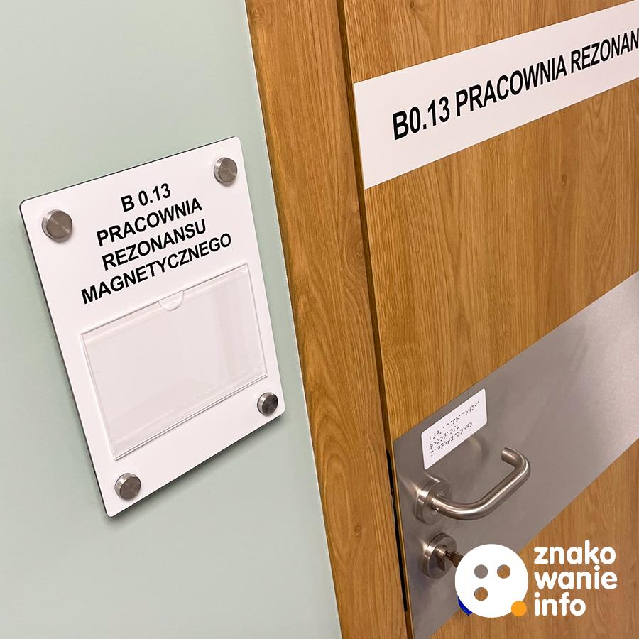 OZNAKOWANIE DRZWI - TABLICZKI Z KIESZONKĄ ORAZ NAKLEJKI TYFLOGRAFICZNE OZNAKOWANIE DRZWI - TABLICZKI Z KIESZONKĄ ORAZ NAKLEJKI TYFLOGRAFICZNE