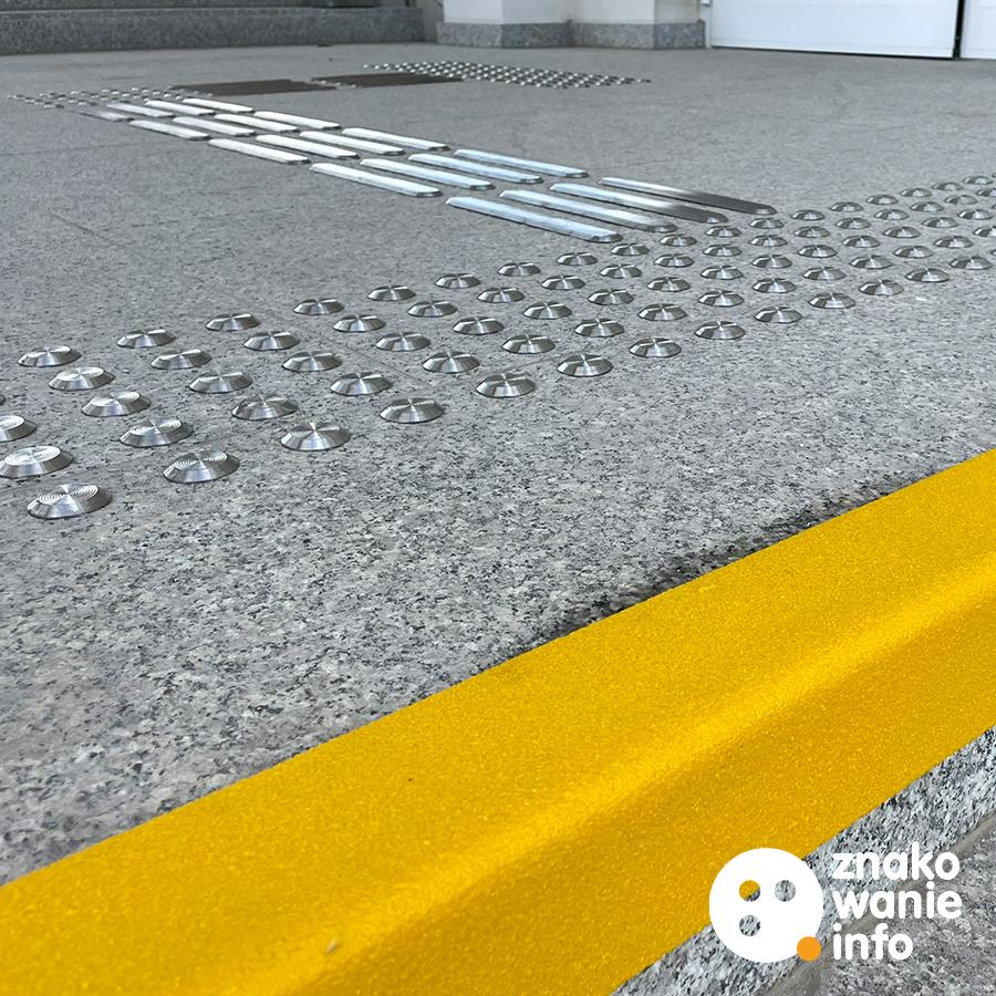 NAKŁADKI NA SCHODY, POLA UWAGI I ŚCIEŻKI SENSORYCZNE NAKŁADKI NA SCHODY, POLA UWAGI I ŚCIEŻKI SENSORYCZNE