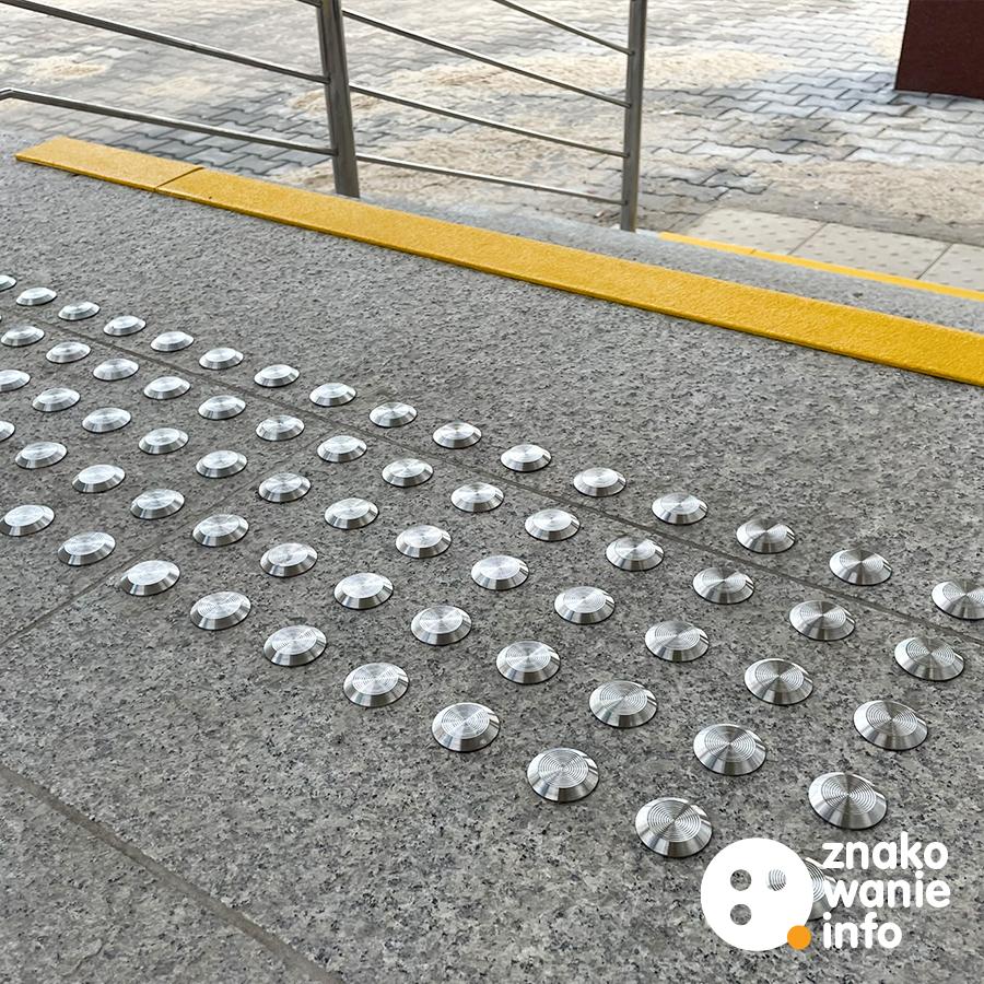 NAKŁADKI NA SCHODY, POLA UWAGI I ŚCIEŻKI SENSORYCZNE NAKŁADKI NA SCHODY, POLA UWAGI I ŚCIEŻKI SENSORYCZNE