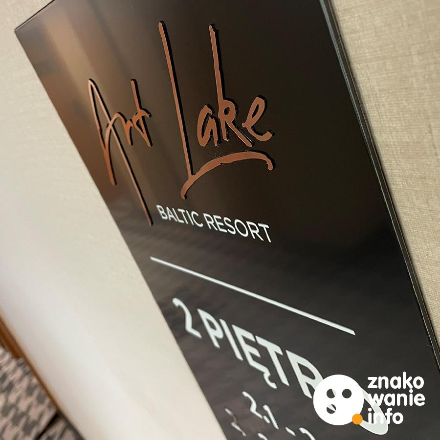 TABLICA KIERUNKOWA Z LOGIEM