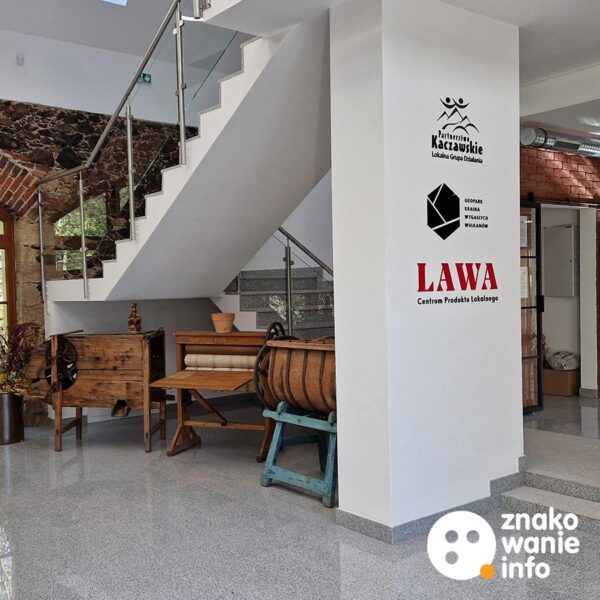 CENTRUM LAWA LOGOTYPY I LITERNICTWO Z PLEXIGLASS