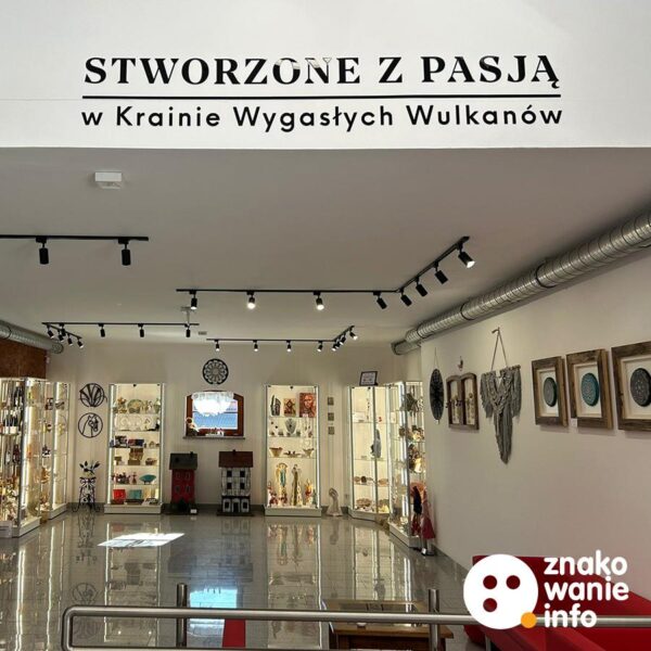 LITERNICTWO NA ŚCIANĘ CZARNA PLEXIGLASS