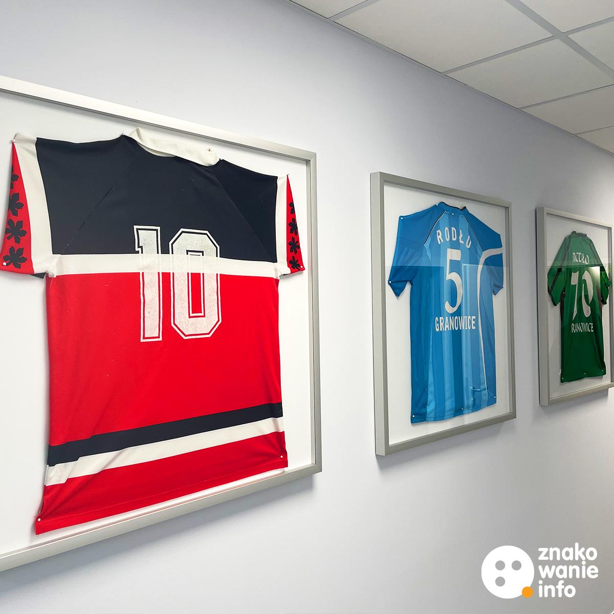 KOSZULKI DRUŻYNOWE OPRAWIONE W RAMY KOSZULKI DRUŻYNOWE OPRAWIONE W RAMY