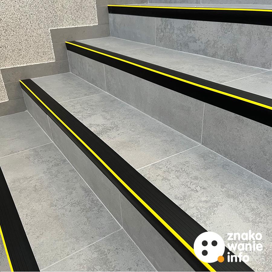 ANTYPOŚLIZGOWE NAKŁADKI NA SCHODY ANTYPOŚLIZGOWE NAKŁADKI NA SCHODY