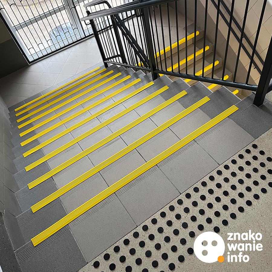 Antypoślizgowe, żółte profile na schody oraz pole uwagi Antypoślizgowe, żółte profile na schody oraz pole uwagi