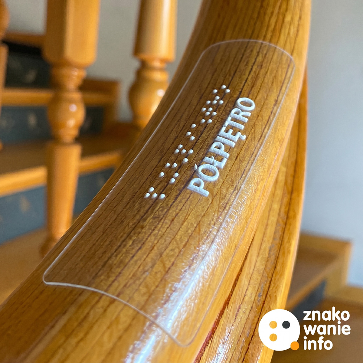 naklejka na poręcz drewnianą z alfabetem Braille'a