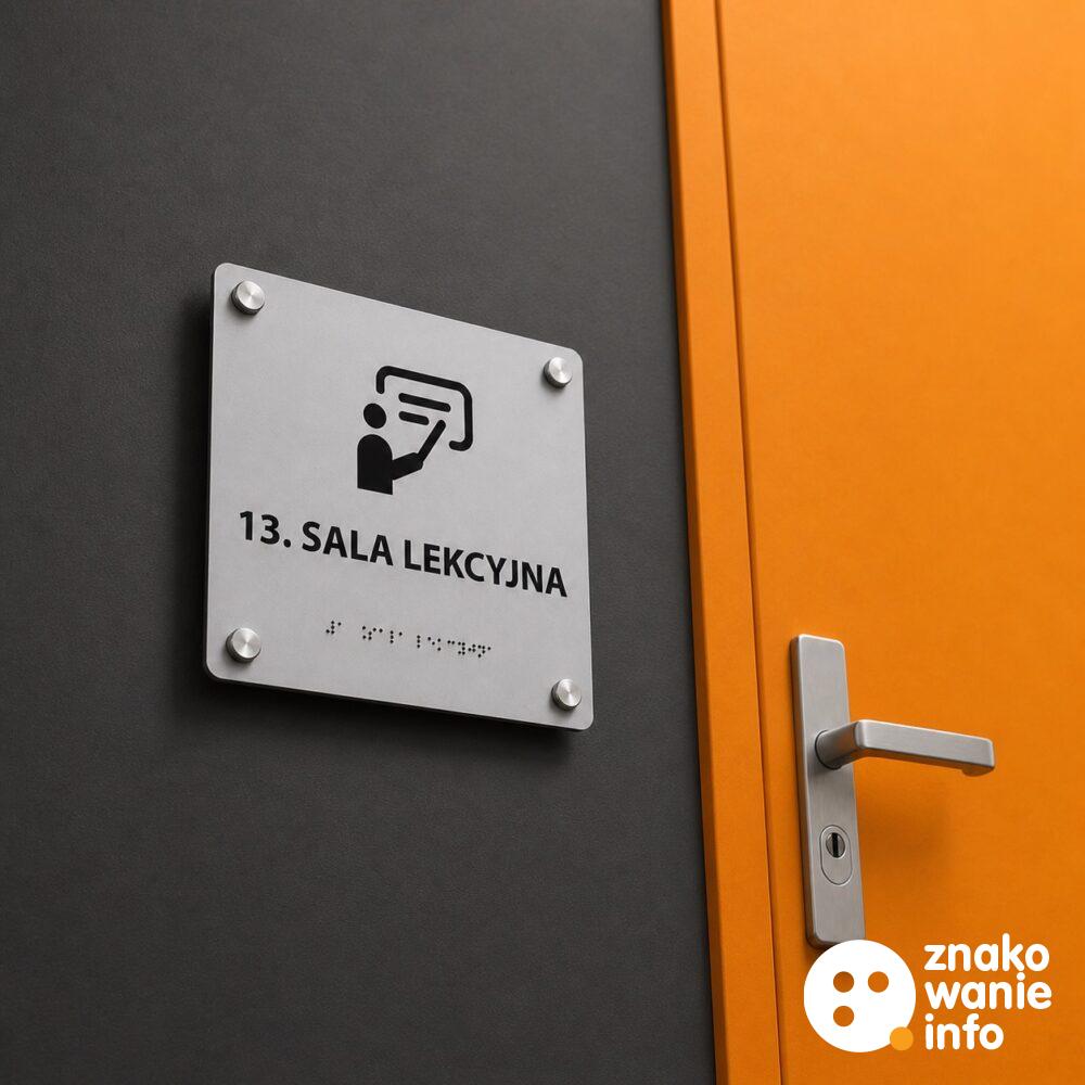 Tabliczka przydrzwiowa z alfabetem Braille'a na dystansach
