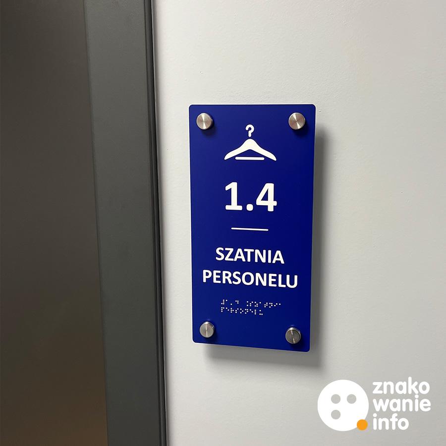 Tabliczka przydrzwiowa tyflograficzna z niebieskiego dibondu Tabliczka przydrzwiowa tyflograficzna z niebieskiego dibondu