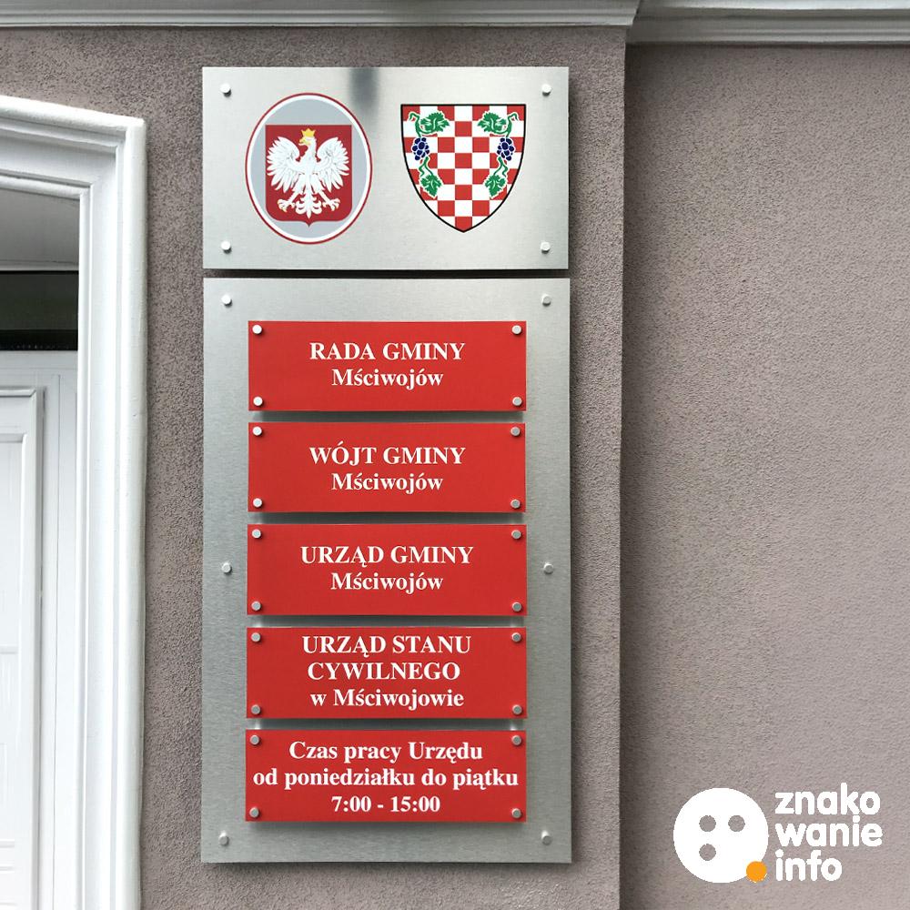 tablice urzędowe na elewacje budynków na dystansach