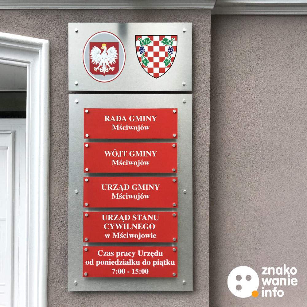 tablice urzędowe na elewacje budynków na dystansach