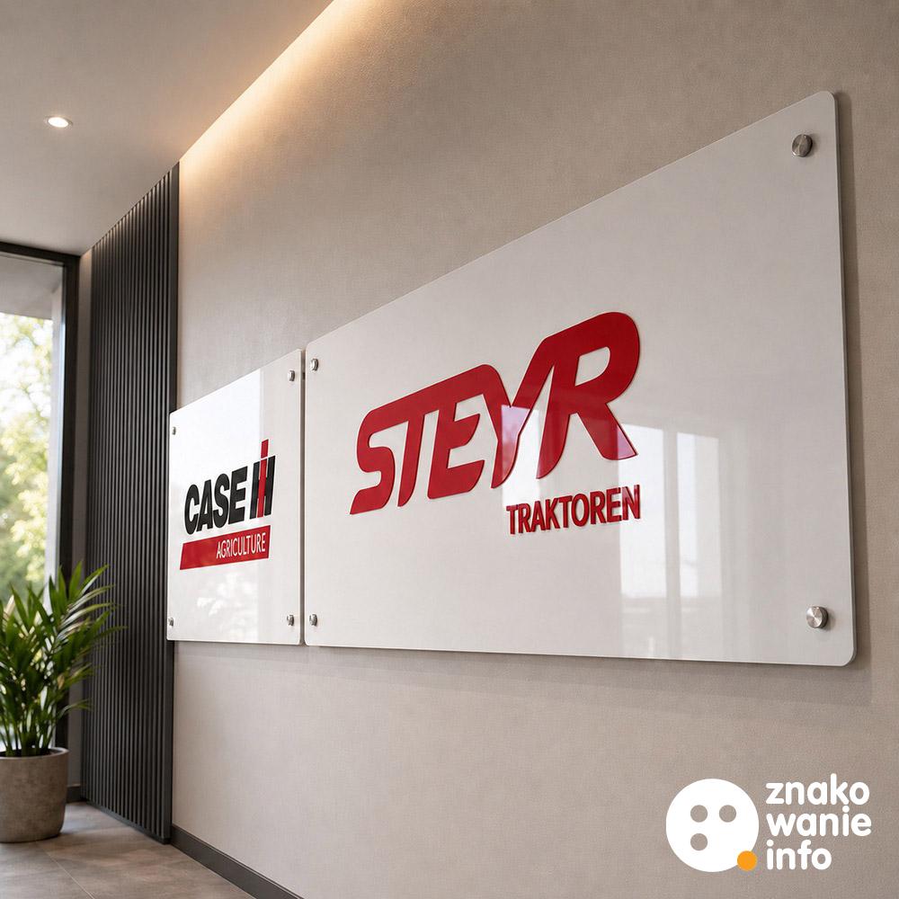 tablice graficzne na dystansach z logotypem z plexi